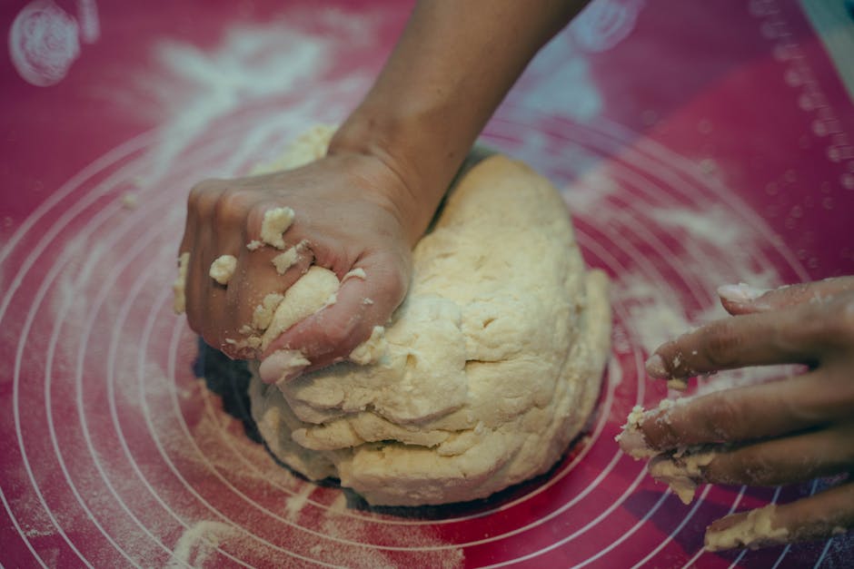 Pétrissage de pâte à pain à la main